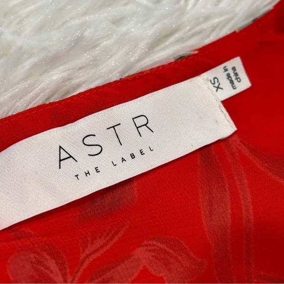 ASTR the label Pleated Sleeve Floral Wrap Top Kimono Sleeve in Red Size XS - Picture 8 of 16